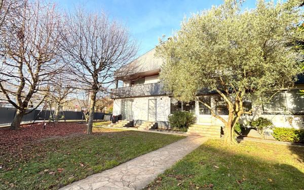 Maison à vendre    8 pièces • 377 m2 Ris-Orangis