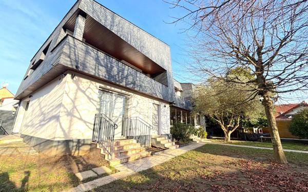 Maison à vendre    8 pièces • 377 m2 Ris-Orangis