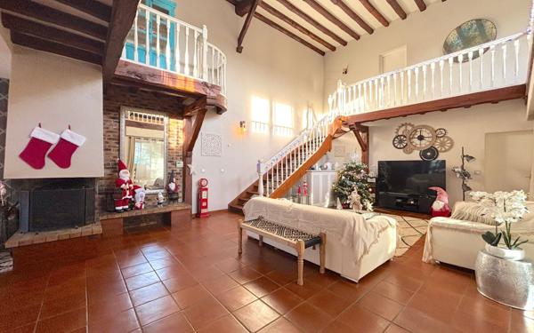 Maison à vendre    8 pièces • 377 m2 Ris-Orangis