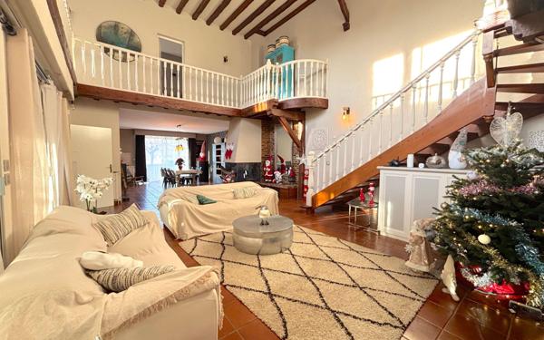 Maison à vendre    8 pièces • 377 m2 Ris-Orangis