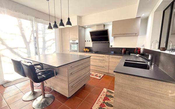 Maison à vendre    8 pièces • 377 m2 Ris-Orangis