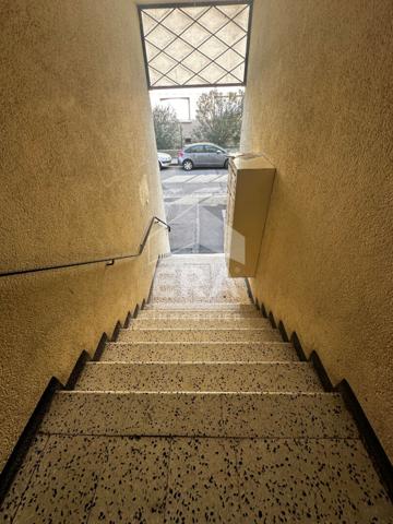 A vendre - Appartement vendu loué - 2 chambres - Balcon