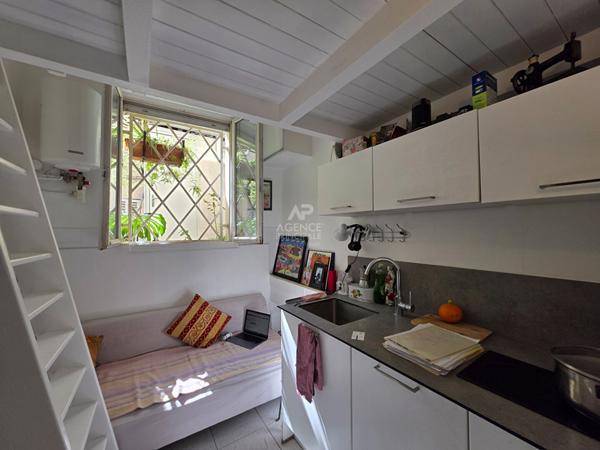 PARIS 18ÈME - RUE BERTHE - COEUR DE MONTMARTRE €96 000 ** - Référence 6525-NG