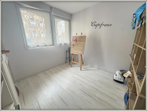 Appartement à vendre 3 pièces. Ascenseur. A coté de la gare RER + 1 place de stationnement