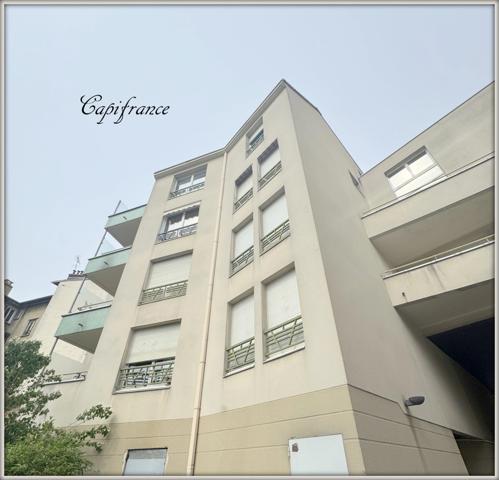 Appartement à vendre 3 pièces. Ascenseur. A coté de la gare RER + 1 place de stationnement