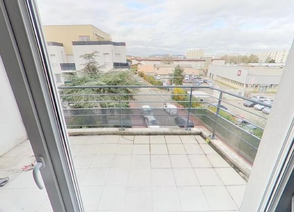 Appartement à vendre    3 pièces • 65 m2 Vénissieux