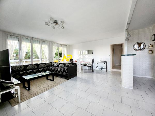 Appartement 4 pièces, 2 chambres, balcons, parking, box et cave à Argenteuil limite Sannois. 220 000 € ** - Référence 4465