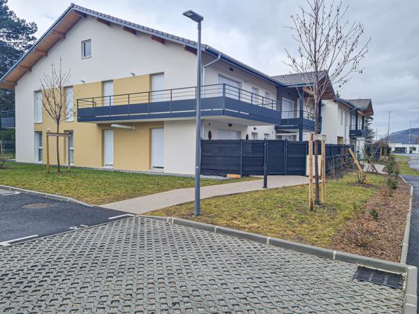 Marnaz (74460) T2 DE 45 M² A LOUER - TERRASSE ET JARDIN + PLACE DE PARKING EN S/SOL - NOUVELLE RESIDENCE A MARNAZ