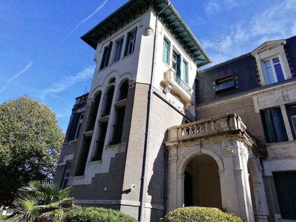 REMARQUABLE APPARTEMENT DANS DEMEURE DE CARACTERE