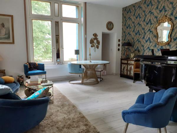 REMARQUABLE APPARTEMENT DANS DEMEURE DE CARACTERE