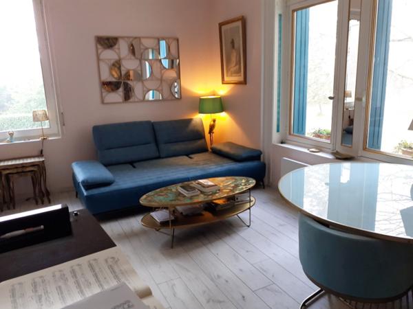 REMARQUABLE APPARTEMENT DANS DEMEURE DE CARACTERE