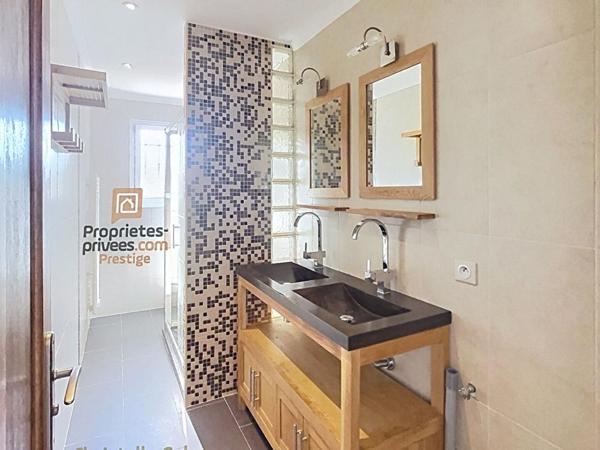 Villa  4 pièce(s) de plain-pied 135 m2 AVEC GARAGE ET PISCINE