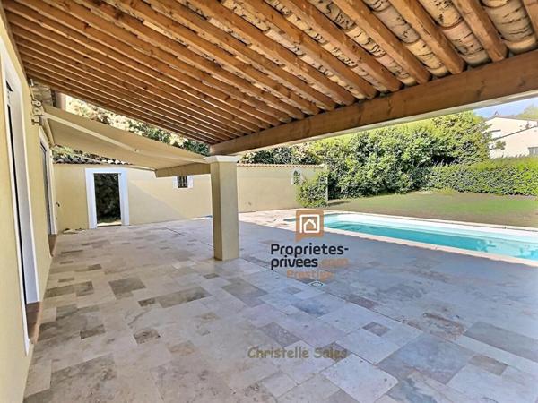 Villa  4 pièce(s) de plain-pied 135 m2 AVEC GARAGE ET PISCINE
