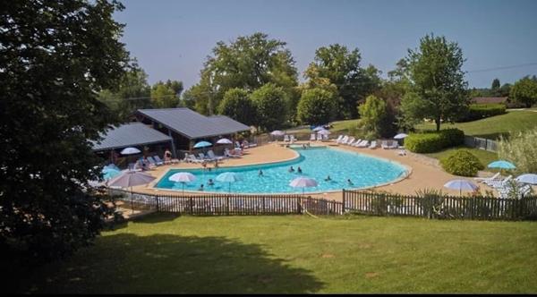 Maison dans un village de vacances à Gourdon