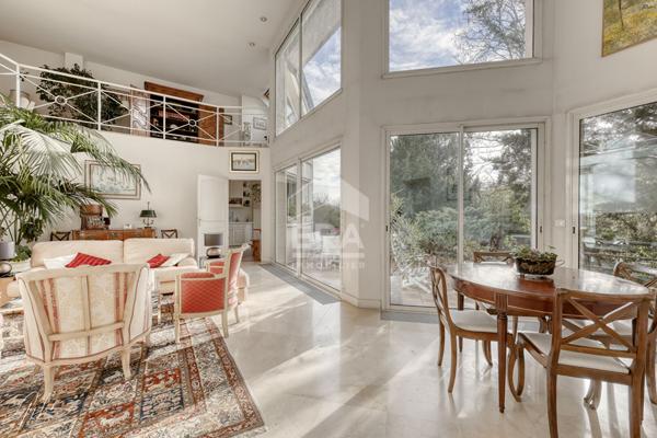 Brancas - Maison d'architecte plein sud, 5 chambres, terrasses, 2 garages - Adresse premium