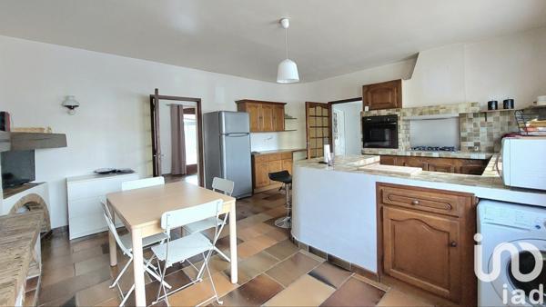 Maison traditionnelle 4 pièces de 145 m² à Hyères (83400)