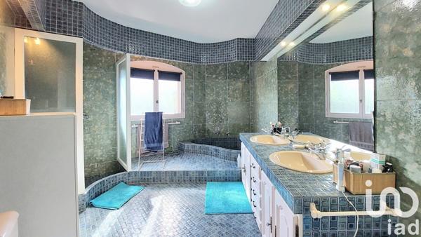 Maison traditionnelle 4 pièces de 145 m² à Hyères (83400)