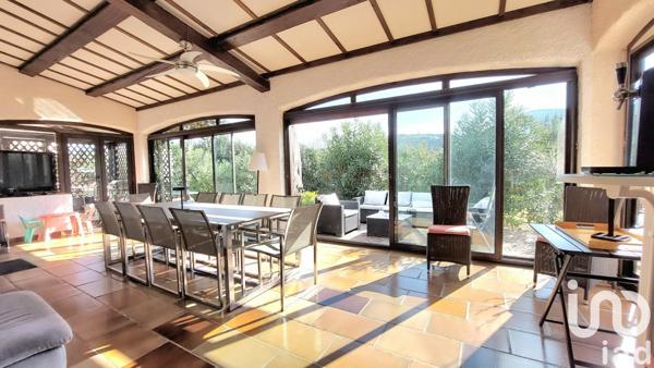 Maison traditionnelle 4 pièces de 145 m² à Hyères (83400)