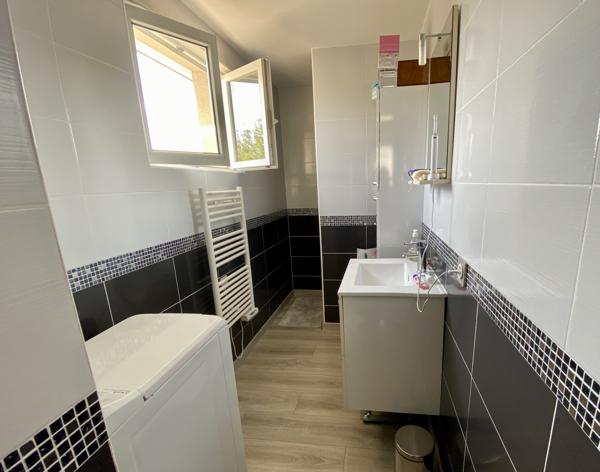Appartement
         3 pièces
        - 60 m²