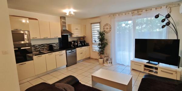 Bron (69500) Appartement T3 de 68 m² avec jardin de 70m², 2 Chambres et 1 Garage. Secteur Bron / Saint-Priest. PMR