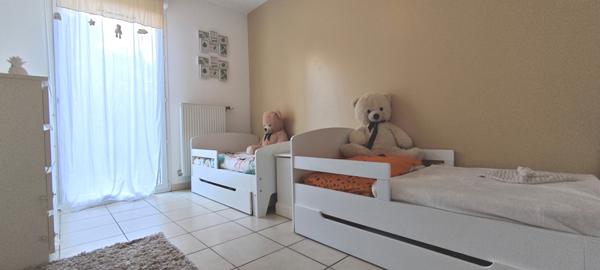 Bron (69500) Appartement T3 de 68 m² avec jardin de 70m², 2 Chambres et 1 Garage. Secteur Bron / Saint-Priest. PMR