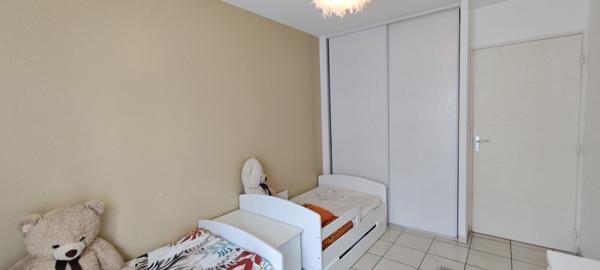 Bron (69500) Appartement T3 de 68 m² avec jardin de 70m², 2 Chambres et 1 Garage. Secteur Bron / Saint-Priest. PMR