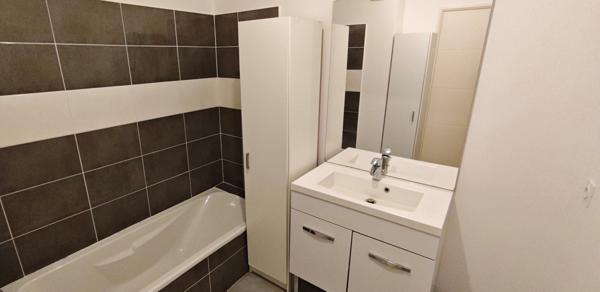 Bron (69500) Appartement T3 de 68 m² avec jardin de 70m², 2 Chambres et 1 Garage. Secteur Bron / Saint-Priest. PMR