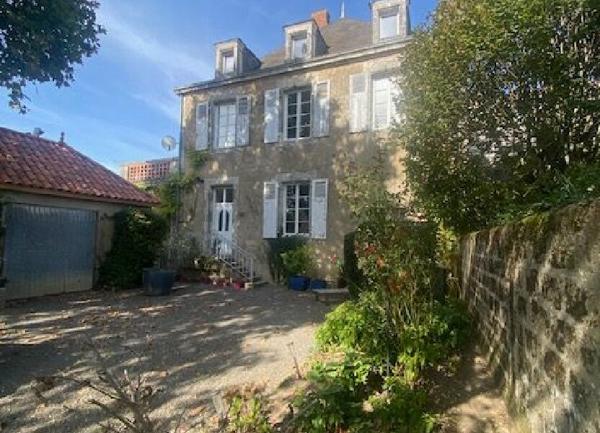 Maison à vendre    7 pièces •  Olonne-sur-Mer