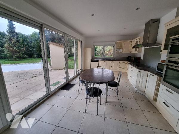 Maison d'habitation avec piscine