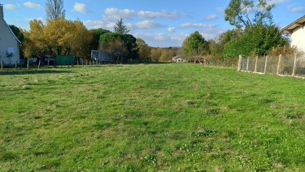 Terrain village à 8 minutes de Montpon Ménestérol de 3013 m2.