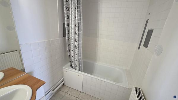ROYAN PROCHE COMMERCES