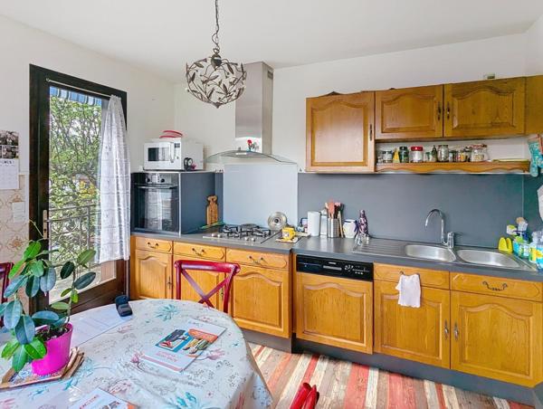 Maison 136 m² - 2 appartements/ terrain arboré avec puits. Garage 29 m²