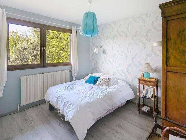 Maison 136 m² - 2 appartements/ terrain arboré avec puits. Garage 29 m²