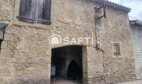 Parking d'environ 62m² au sol.