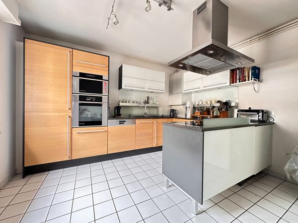 Appartement - 5 pièces - 168 m²