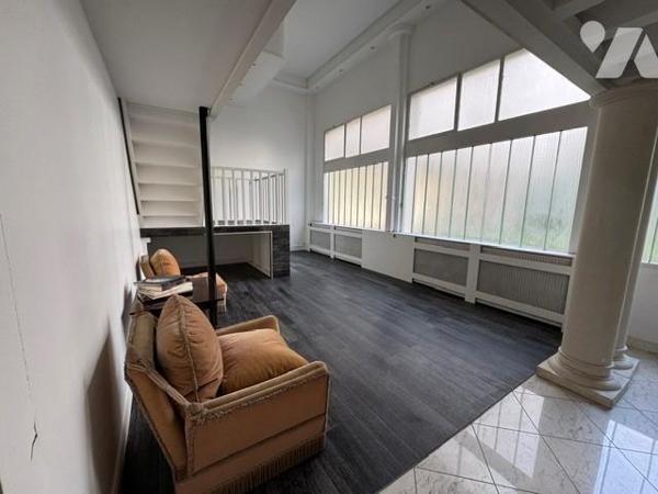 PUTEAUX - QUARTIER BOIELDIEU. APPARTEMENT ATYPIQUE / LOFT ESPRIT ATELIER - 5 PIECES. 142 m².