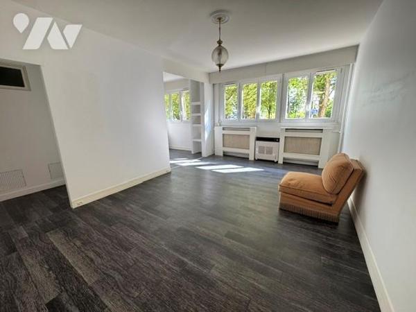 PUTEAUX - QUARTIER BOIELDIEU. APPARTEMENT ATYPIQUE / LOFT ESPRIT ATELIER - 5 PIECES. 142 m².