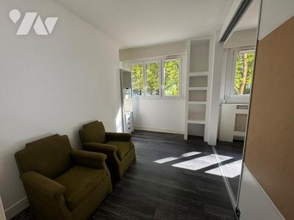 PUTEAUX - QUARTIER BOIELDIEU. APPARTEMENT ATYPIQUE / LOFT ESPRIT ATELIER - 5 PIECES. 142 m².