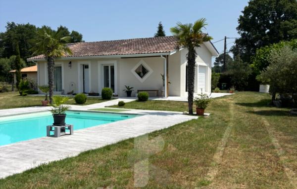 Magnifique maison de 145m2 avec grande piscine et dépendance sur un terrain arboré de 2740m2 proche du centre-