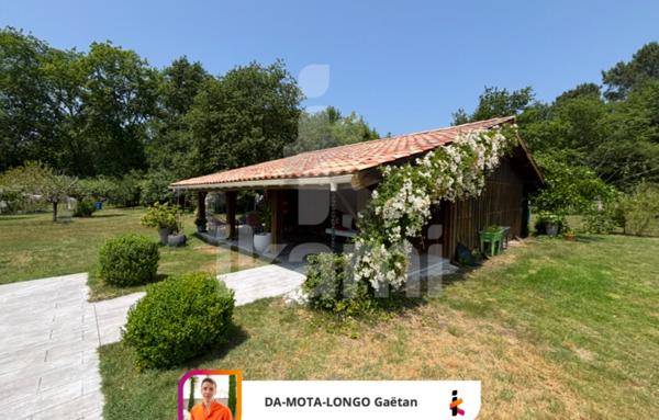 Magnifique maison de 145m2 avec grande piscine et dépendance sur un terrain arboré de 2740m2 proche du centre-