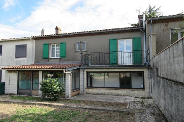 Maison de ville avec garage et jardin