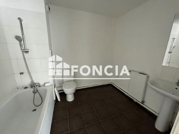 Location Appartement 2 pièces 40.78 m² - 33 AVENUE SUZANNE LENGLEN Saint Pierre Du Perray 91280