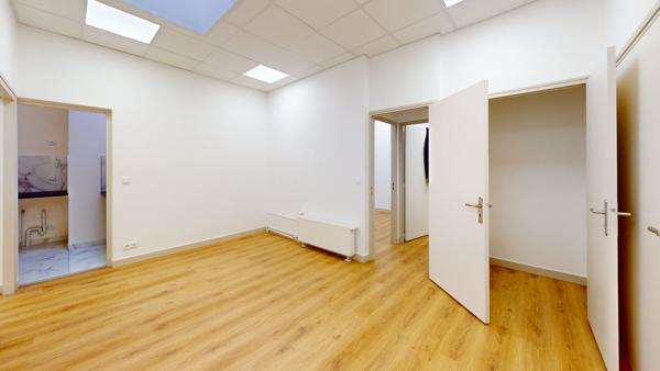 Local commercial / Murs d'environ 90 m2