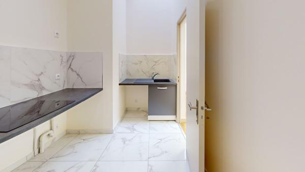 Local commercial / Murs d'environ 90 m2