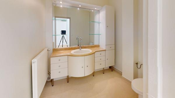 Local commercial / Murs d'environ 90 m2