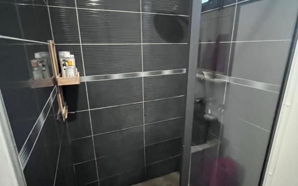 Maison à vendre    2 pièces •  Le Gosier