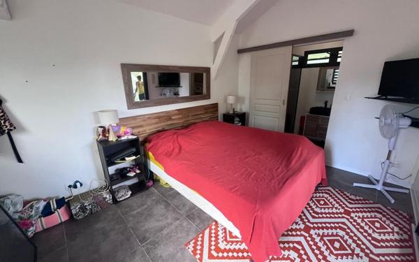 Maison à vendre    2 pièces •  Le Gosier