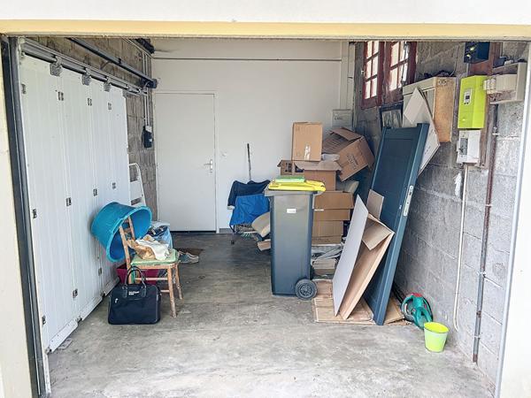 Maison à rénover à vendre dans le centre de SURZUR !