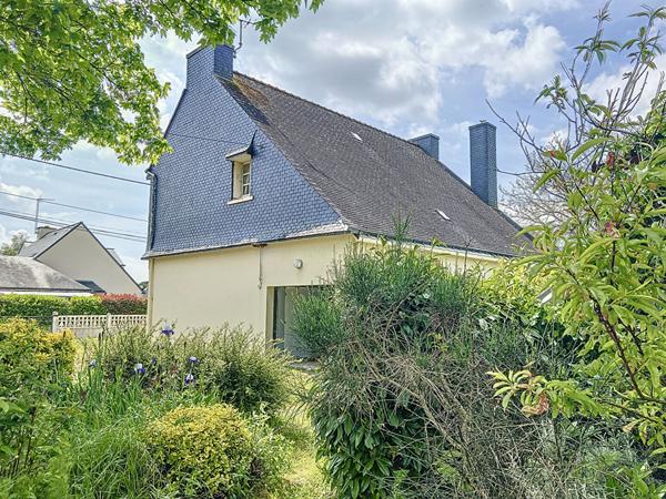 Maison à rénover à vendre dans le centre de SURZUR !