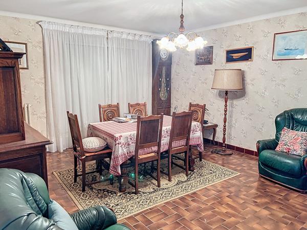 Maison à rénover à vendre dans le centre de SURZUR !